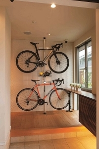 『部屋の空間をかしこく活用！』　ミノウラのディスプレイスタンド！