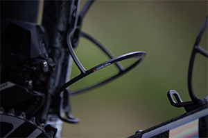 ELITE ボトルケージの名作が進化 Leggero Carbon